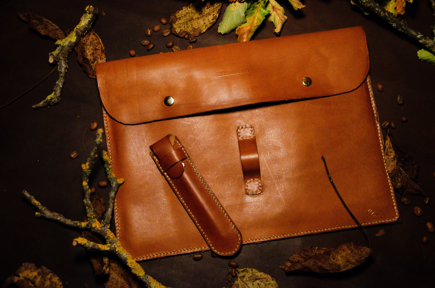 Toc pentru stilou din piele naturală lucrat manual