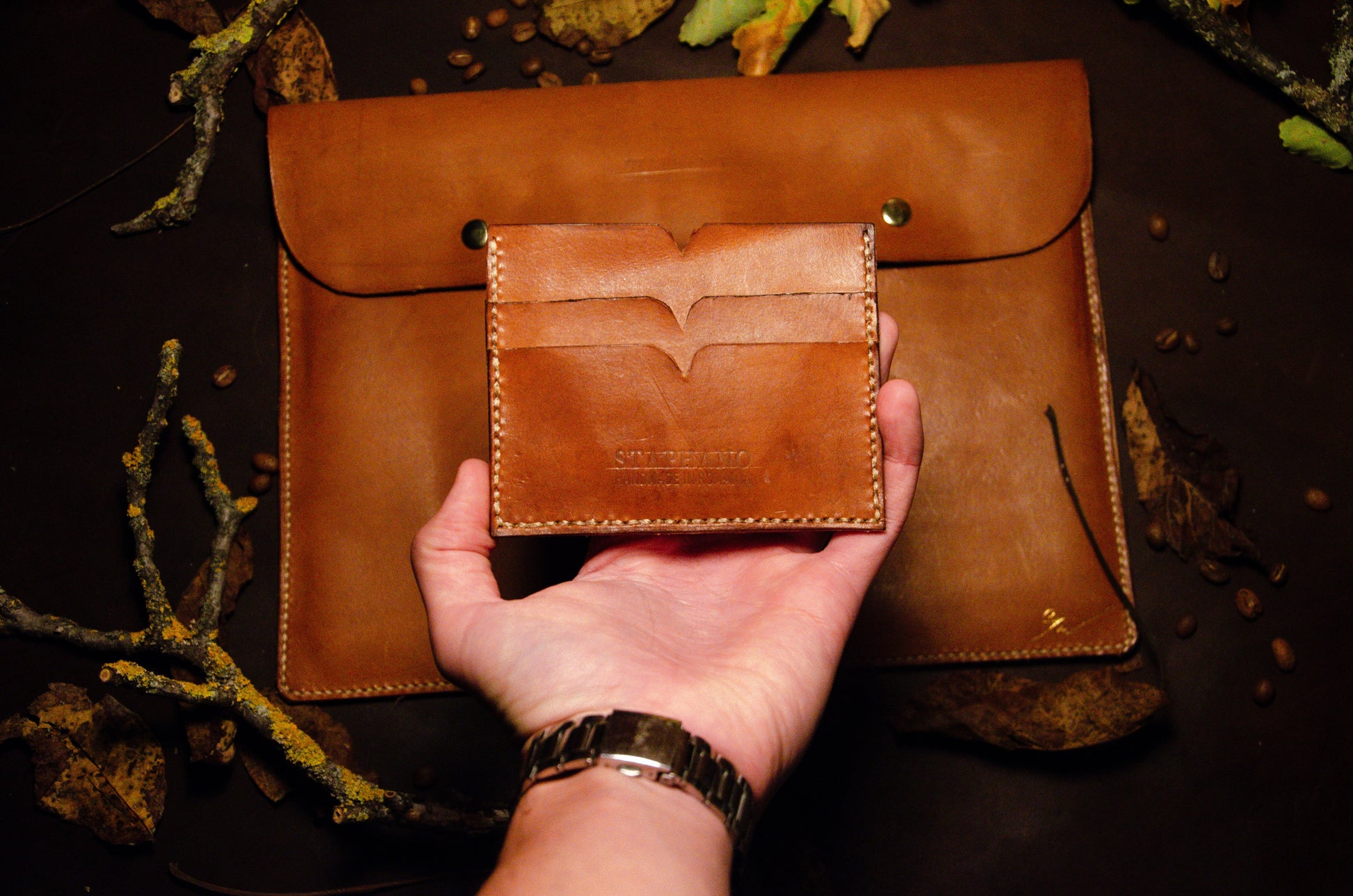 Portcard din piele toscană Siena Classico - vedere din față cu cele 3 copartimente