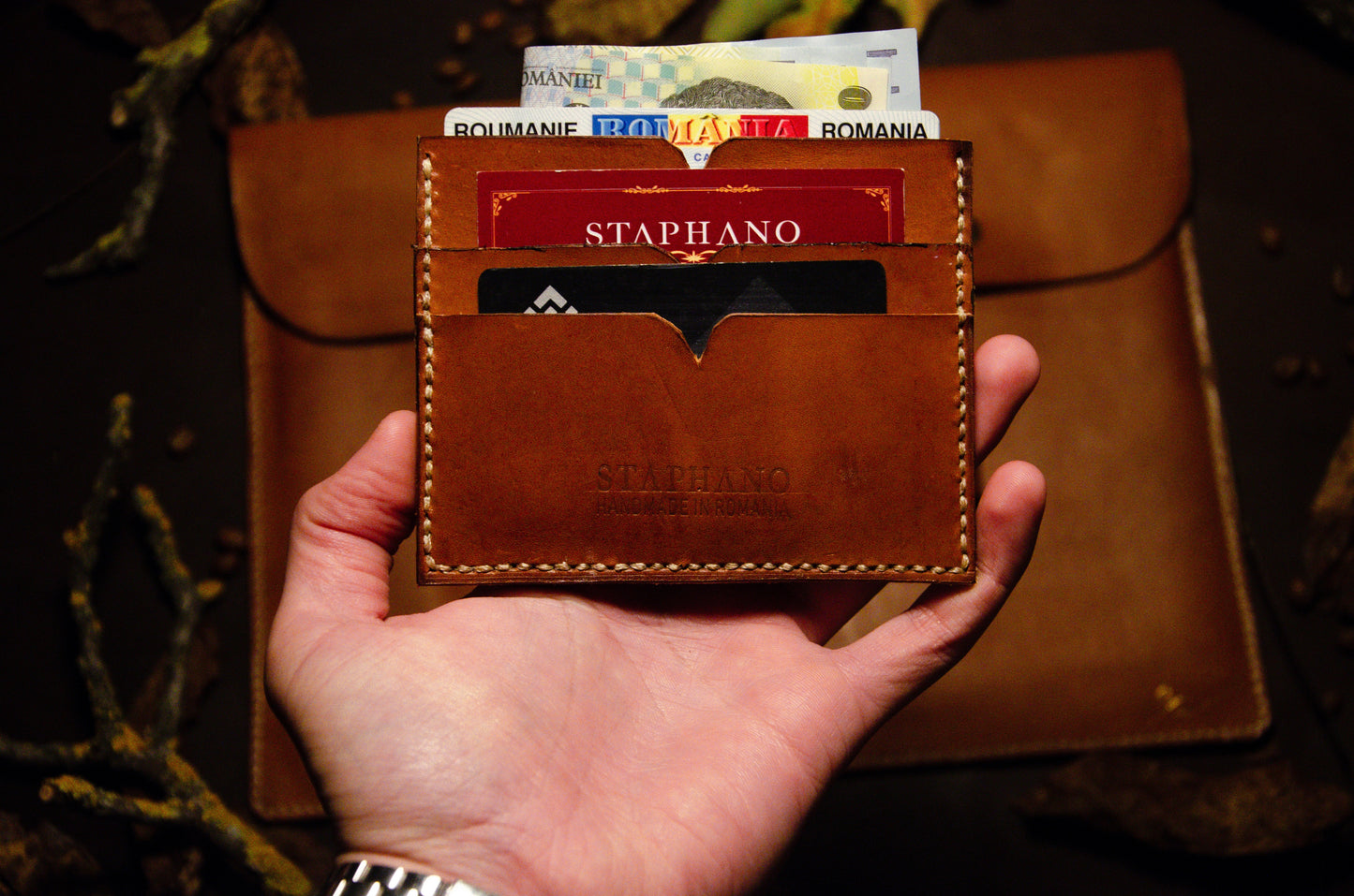 Portcard minimalist din piele naturală - compartimente interioare