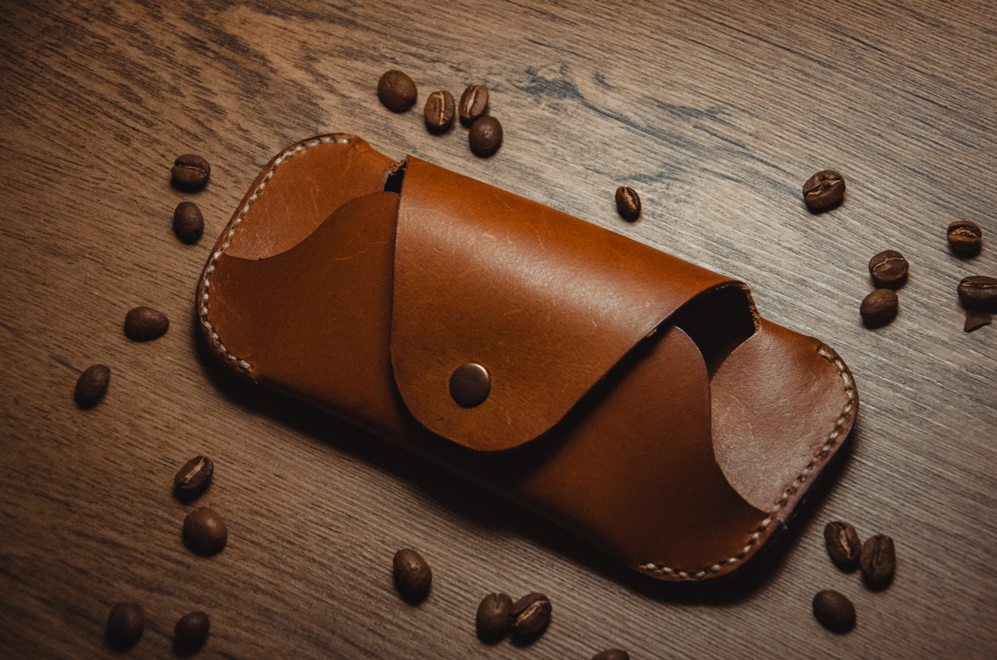 Accesorii stil old money - toc ochelari din piele naturală